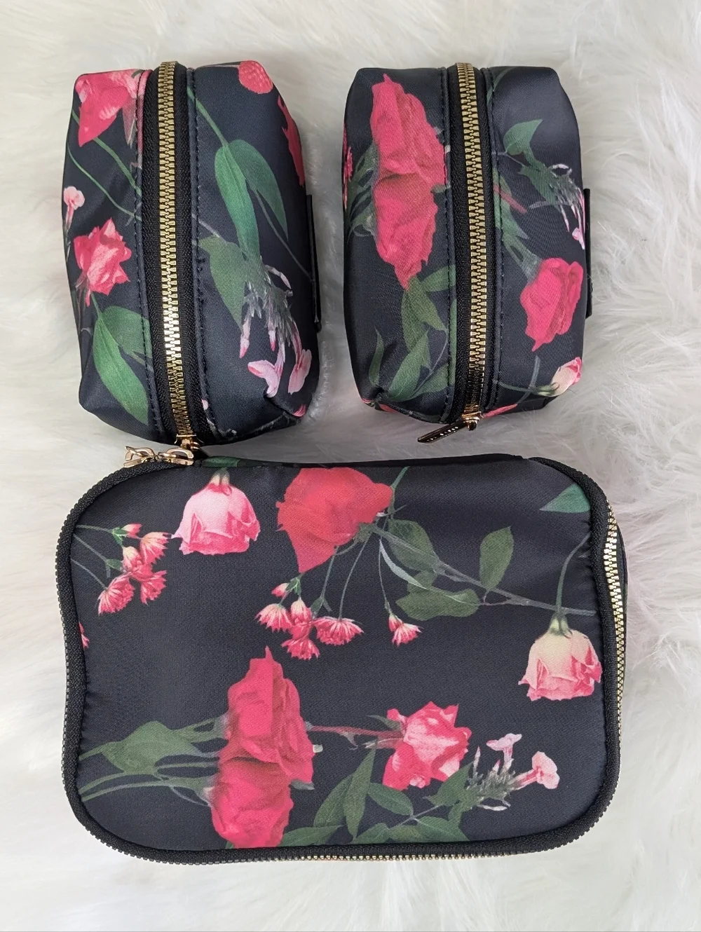❌SOLD❌Ted Baker 4 Piece Nesting Cosmetic Bag Set, Scattered Bouquet Print 🌹 - Picture 8 of 16